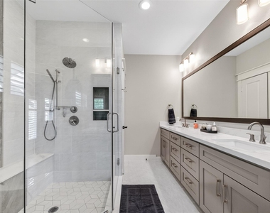 1102 W 15th Street - Photo Thumbnail 31