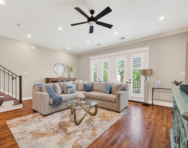 1102 W 15th Street - Photo Thumbnail 12