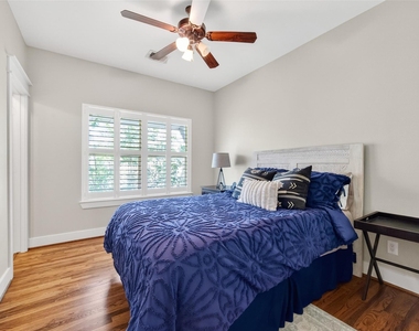 1102 W 15th Street - Photo Thumbnail 23