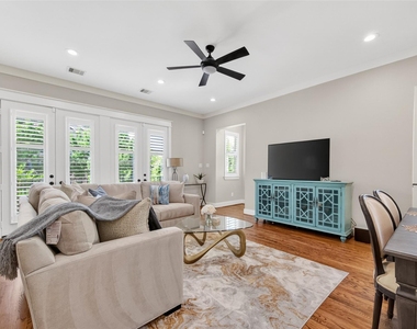 1102 W 15th Street - Photo Thumbnail 11