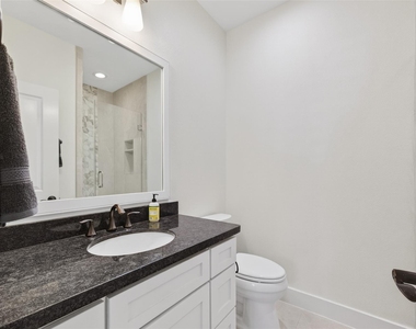 1102 W 15th Street - Photo Thumbnail 7
