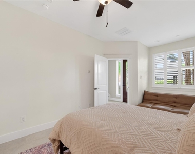 1102 W 15th Street - Photo Thumbnail 6