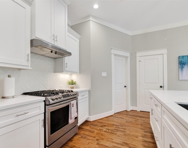 1102 W 15th Street - Photo Thumbnail 20