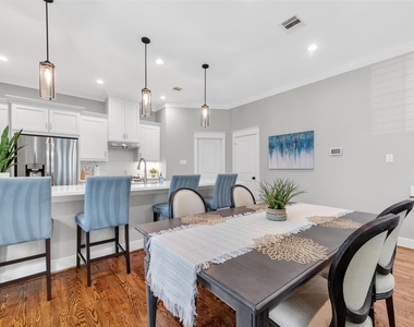 1102 W 15th Street - Photo Thumbnail 13