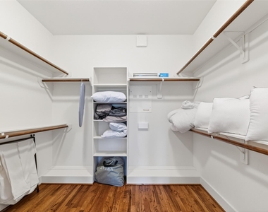 1102 W 15th Street - Photo Thumbnail 32