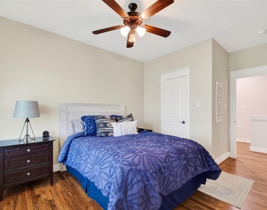 1102 W 15th Street - Photo Thumbnail 24