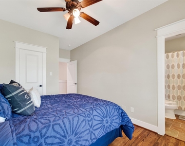 1102 W 15th Street - Photo Thumbnail 25
