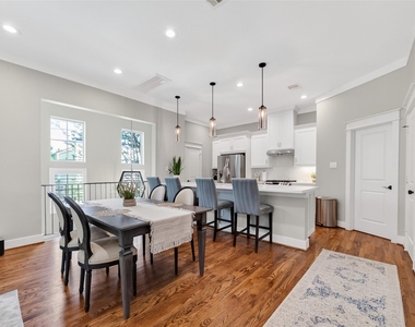 1102 W 15th Street - Photo Thumbnail 14