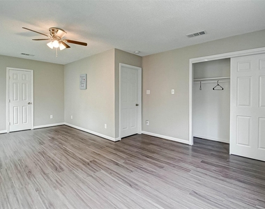 215 Acacia Street - Photo Thumbnail 18