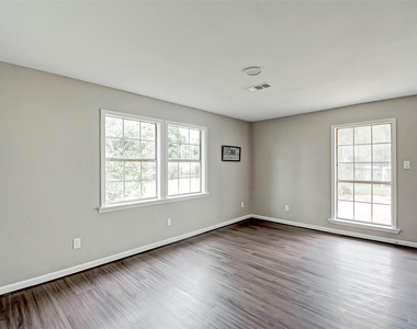 215 Acacia Street - Photo Thumbnail 12