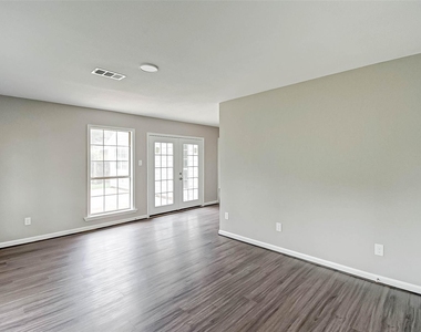 215 Acacia Street - Photo Thumbnail 11