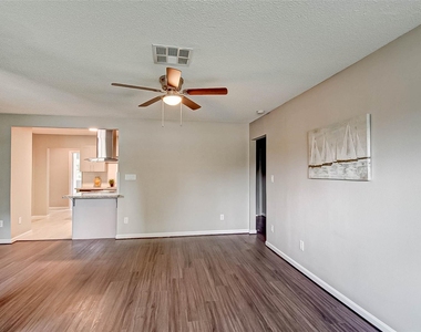 215 Acacia Street - Photo Thumbnail 5