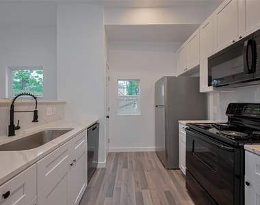 9003 Hilda Street - Photo Thumbnail 6