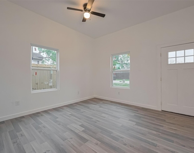 9003 Hilda Street - Photo Thumbnail 3