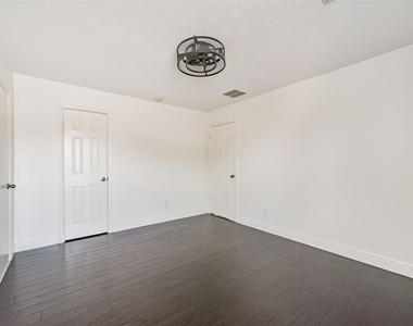 8330 Kerrington Glen Drive - Photo Thumbnail 15