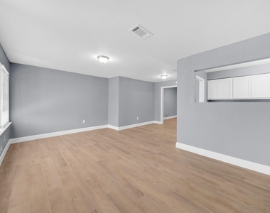 5831 Lyndhurst Street - Photo Thumbnail 5