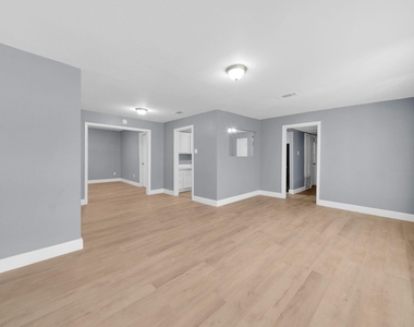 5831 Lyndhurst Street - Photo Thumbnail 6