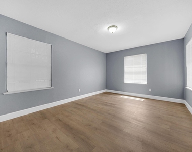 5831 Lyndhurst Street - Photo Thumbnail 14