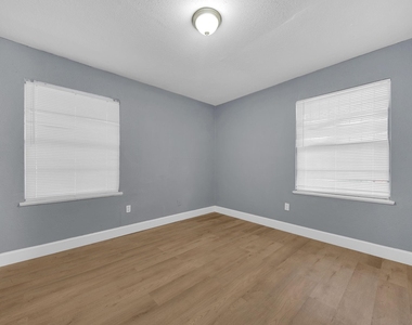 5831 Lyndhurst Street - Photo Thumbnail 12