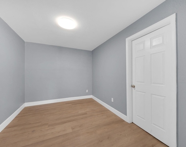 5831 Lyndhurst Street - Photo Thumbnail 17