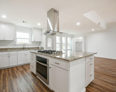 3200 Hoover Street - Photo Thumbnail 4
