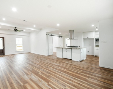 3200 Hoover Street - Photo Thumbnail 2