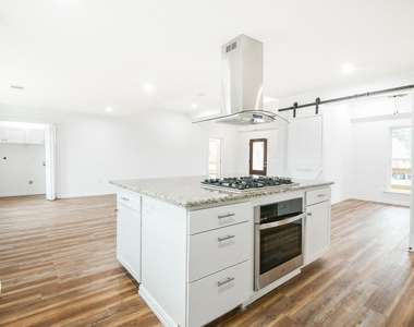 3200 Hoover Street - Photo Thumbnail 3