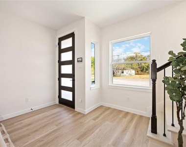 7215 Sandra St - Photo Thumbnail 2