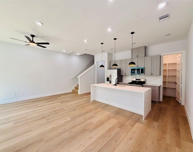 1418 Buescher Drive - Photo Thumbnail 2