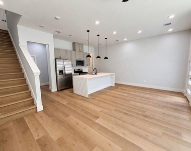 1418 Buescher Drive - Photo Thumbnail 6
