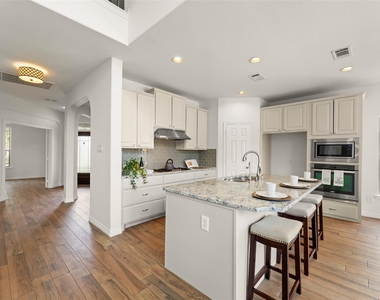 4534 Montcliff Bend Lane - Photo Thumbnail 15