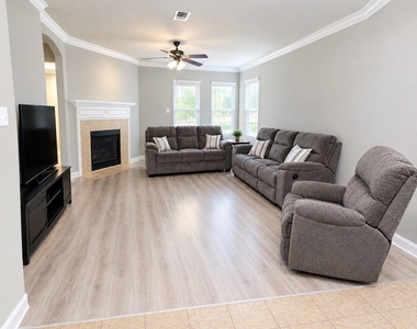 1107 Honeysuckle Vine Drive - Photo Thumbnail 4