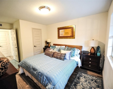 12633 Memorial Drive - Photo Thumbnail 9