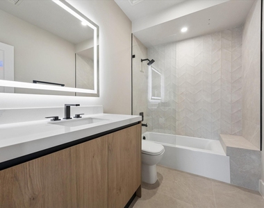 14 Greenway Plaza - Photo Thumbnail 19