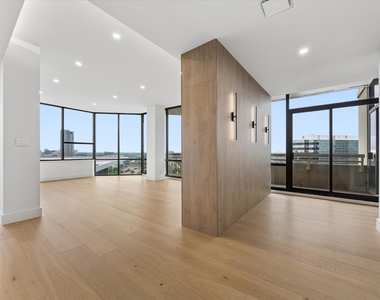 14 Greenway Plaza - Photo Thumbnail 18