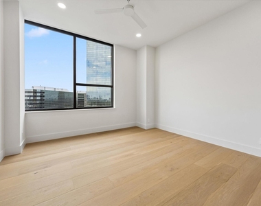 14 Greenway Plaza - Photo Thumbnail 8