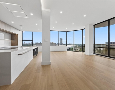 14 Greenway Plaza - Photo Thumbnail 2
