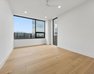 14 Greenway Plaza - Photo Thumbnail 4
