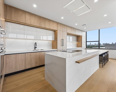 14 Greenway Plaza - Photo Thumbnail 21