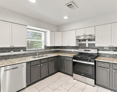 5635 Belarbor Street - Photo Thumbnail 6