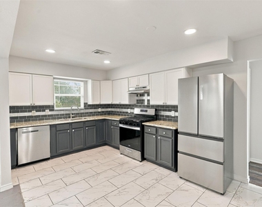 5635 Belarbor Street - Photo Thumbnail 7