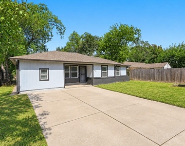 5635 Belarbor Street - Photo Thumbnail 2