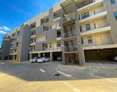 2401 Crawford Street - Photo Thumbnail 14