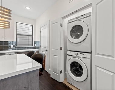 2401 Crawford Street - Photo Thumbnail 4