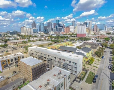 2401 Crawford Street - Photo Thumbnail 16