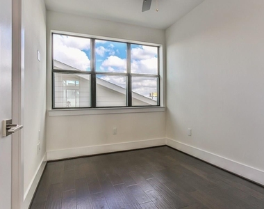 2401 Crawford Street - Photo Thumbnail 10