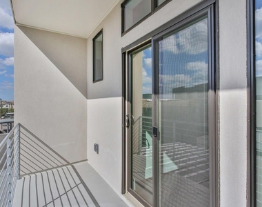 2401 Crawford Street - Photo Thumbnail 9