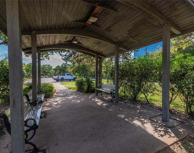 720 Memorial Mews - Photo Thumbnail 18