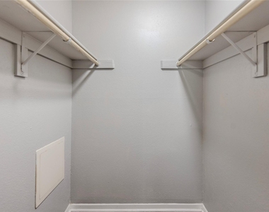 720 Memorial Mews - Photo Thumbnail 11