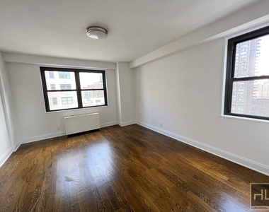 East 89th Street - Photo Thumbnail 6